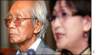 Court witness: former Unit 731 member Yoshio Shinozuka (left)