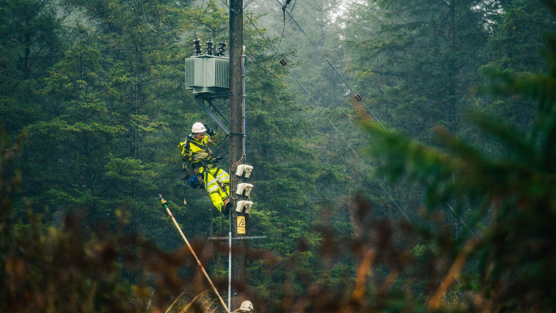 Einnseanair SSEN ag obair san Àird Uaine an Earra-Ghàidheal