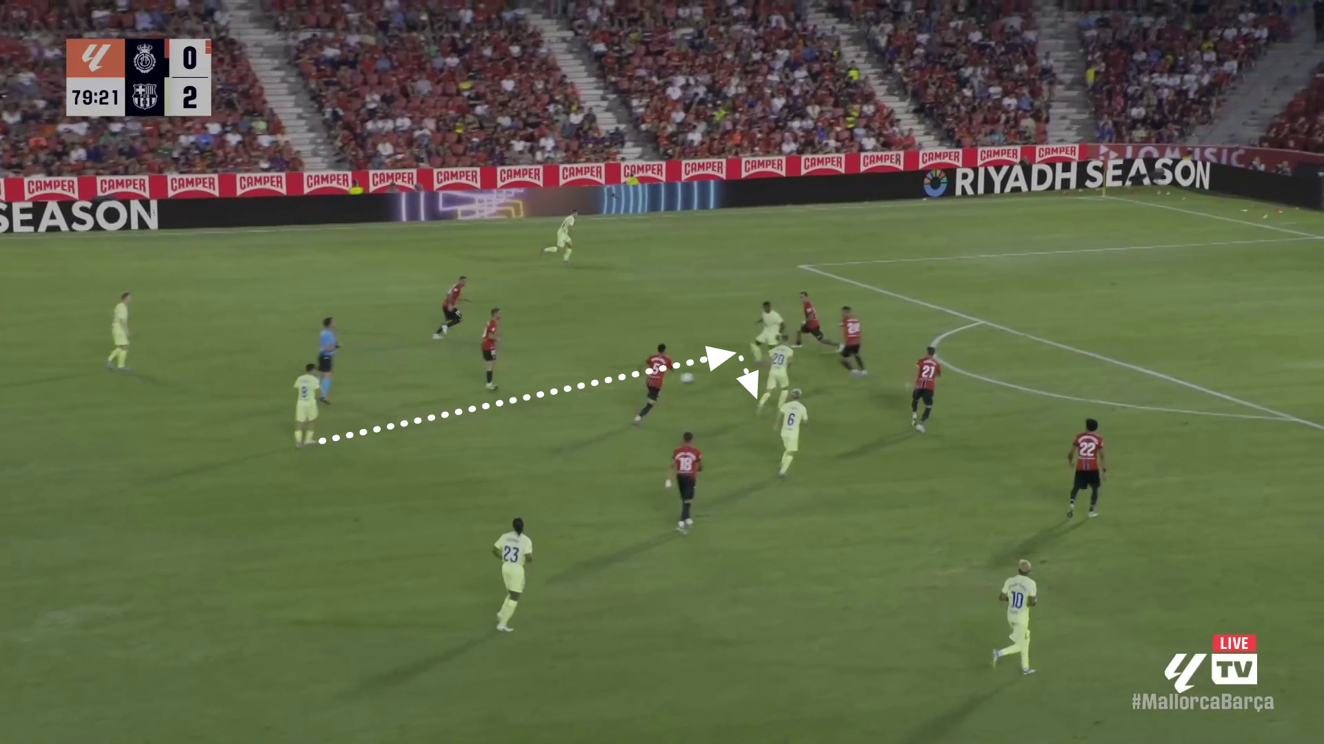 A screengrab showing Rashford's central position back to goal as he passing the ball in-field to a nearby teammate.