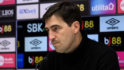Andoni Iraola facing questions in his press conference while looking serious