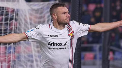 Jamie Vardy of US Cremonese celebrates after scoring his team's third goal