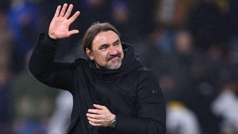 Daniel Farke waving to the crowd after Leeds draw with Liverpool at Elland Road