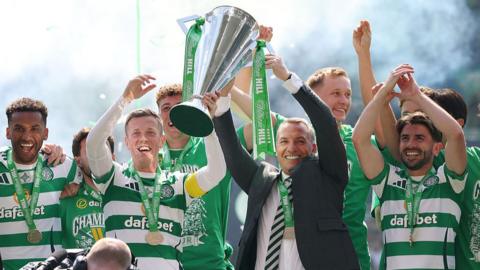 Celtic celebrate winning the Scottish Premiership