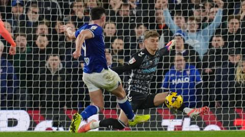 George Hirst slots Ipswich 2-0 ahead past Coventry keeper Carl Rushworth