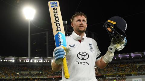 Joe Root walks off after making 135 in the second Ashes Test against Australia
