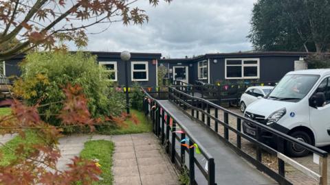 Canolfan Sylfaen yn Llanidloes