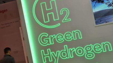Neon sign saying green hydrogen