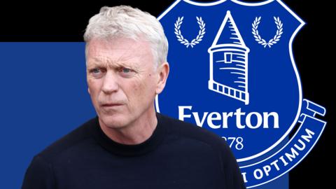 David Moyes and the Everton club crest