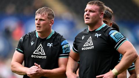 Jac Morgan applauds, Dewi Lake has hands on hips at the end of an Ospreys game