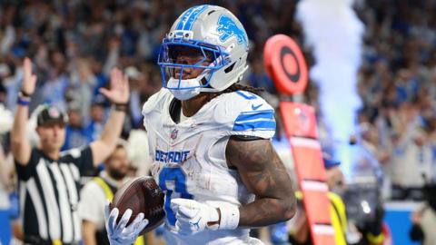 Jahmyr Gibbs in action for the Detroit Lions against the Dallas Cowboys