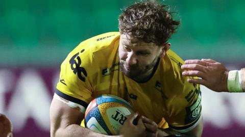 Thomas Young attacks for Dragons