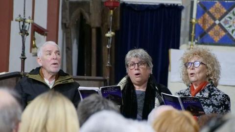 Canu plygain yn Llanerfyl