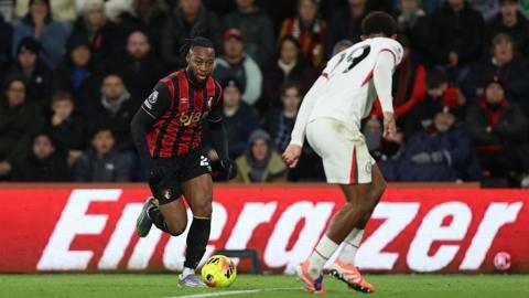 Antoine Semenyo of Bournemouth controls the ball