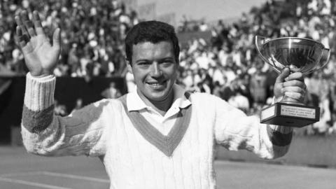 Nicola Pietrangeli lifts the French Open trophy in 1959