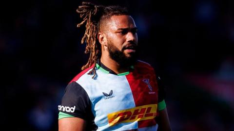Chandler Cunningham-South in action for Harlequins