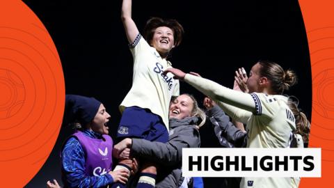 Honoka Hayashi celebrates with Everton