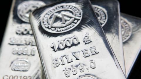 Several one kilogram bars of silver.
