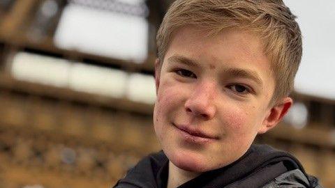 Gabrielius Misurenkovas poses in front of the Eiffel tower