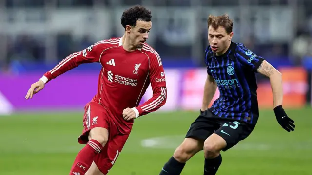 Curtis Jones controls the ball whilst under pressure from Nicolo Barella