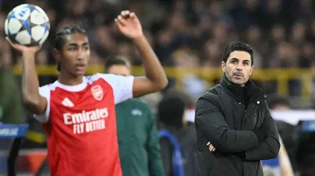 Marli Salmon takes a throw and Mikel Arteta watches behind him