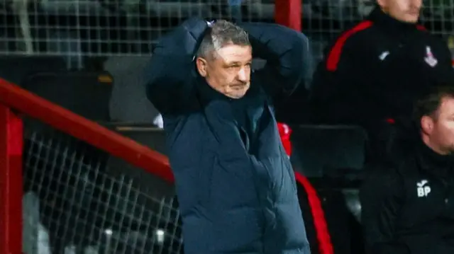 Tony Docherty is coltas iomagaineach air Disathairne is Ross County a' call 2-1 ri Airdrieonians.