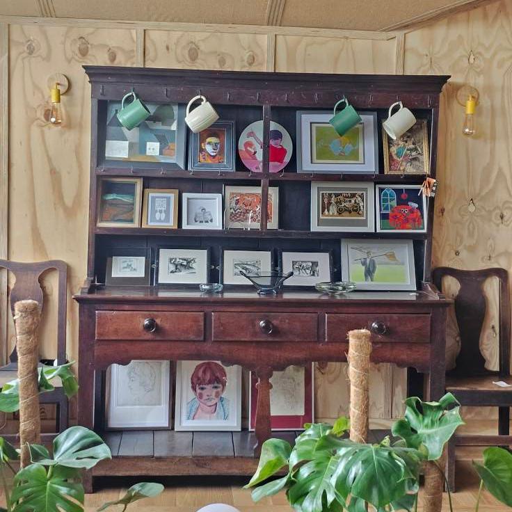 Llawer o weithiau celf