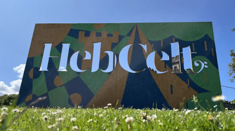 Soidhne mòr le HebCelt sgrìobhte air