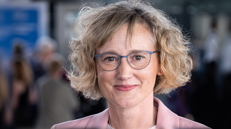 Comisiynydd y Gymraeg