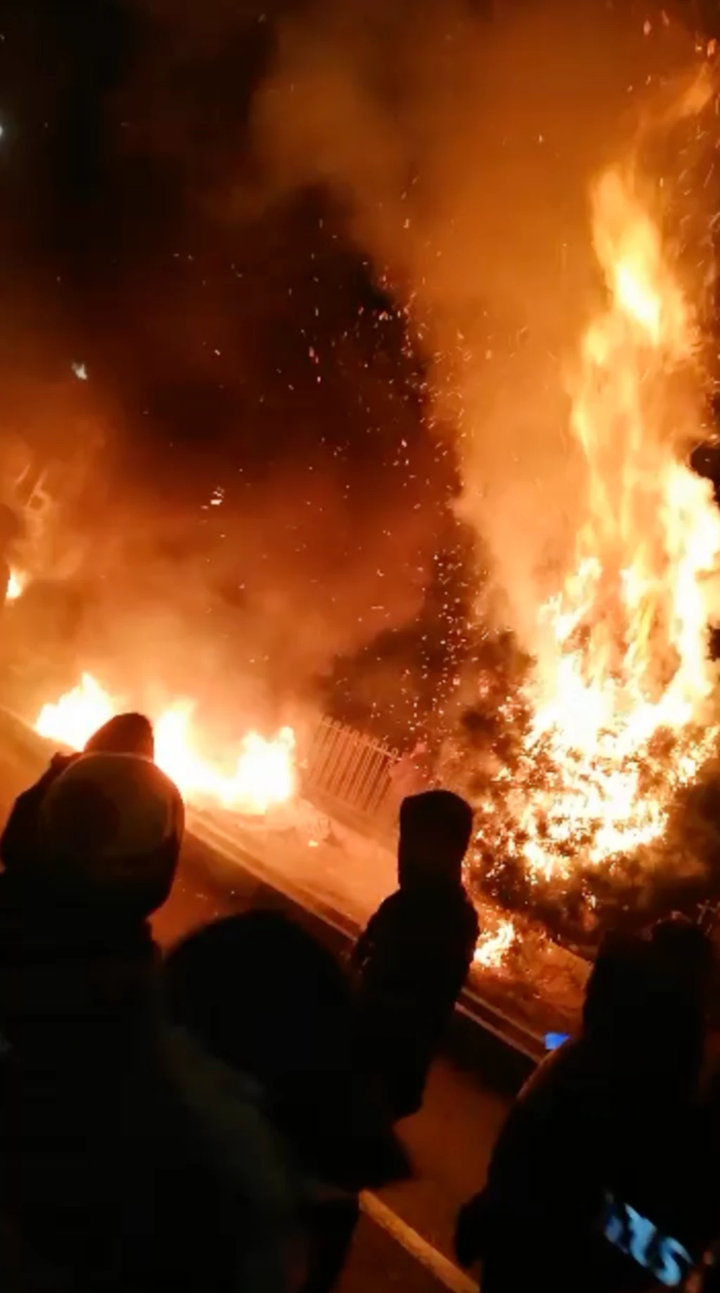 روایت شاهد عینی از نارمک تهران دی ۱۴۰۴: لیزر میانداختند و شلیک میکردند