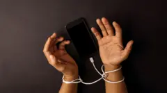 Harka namaa keebilii chaarjariitiin walitti hidhamuun bilbilatti qabasiifame