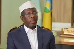 Weriyaha BBC-da ee Muqdisho Ibraahim Maxamed Aadan ayaa waraysi gaara la yeeshay madaxweynihii hore ee Soomaaliya Shariif Sheekh Axmed oo hadda ka mid ah hoggaamiyayaasha Gole la magac baxay Mustaqbalka Soomaaliya oo ay ku mideysan yihiin Madasha Samatabixinta iyo Maamullada Puntaland iyo Jubaland.