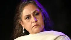 जया बच्चन ने पैपराज़ी को 'मीडिया का हिस्सा मानने से इनकार' कर दिया था (फ़ाइल फ़ोटो)