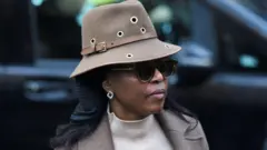 Nigeria former Petroleum Minister Diezani Alison-Madueke land di Southwark Crown Court. She wear dark glasses and a hat.