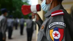 ၂၀၂၀ ရွေးကောက်ပွဲမတိုင်ခင် အထူးရဲတပ်ဖွဲ့တွေကို ရန်ကုန်မှာ သင်တန်းပေးနေတဲ့မြင်ကွင်း