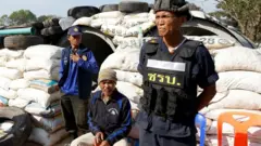 Petugas keamanan desa berjaga di distrik Phanom Dong Rak, Thailand