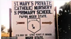 Akọle ti wọn kọ orukọ ile ẹkọ St Mary Catholic si lara