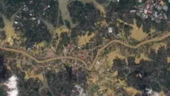 'දිට්වා' සුළි කුණාටුව සමග ශ්රී ලංකාවට බලපෑ දරුණු ගංවතුරෙන් දිවයිනේ බොහෝ ප්රදේශ තවමත් ජලයෙන් යටවී තිබේ.