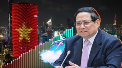 Ảnh minh họa, thủ tướng Phạm Minh Chính, tòa nhà IFC ONE SAIGON với lá cờ Việt Nam, và đồ họa tăng trưởng GDP đi lên