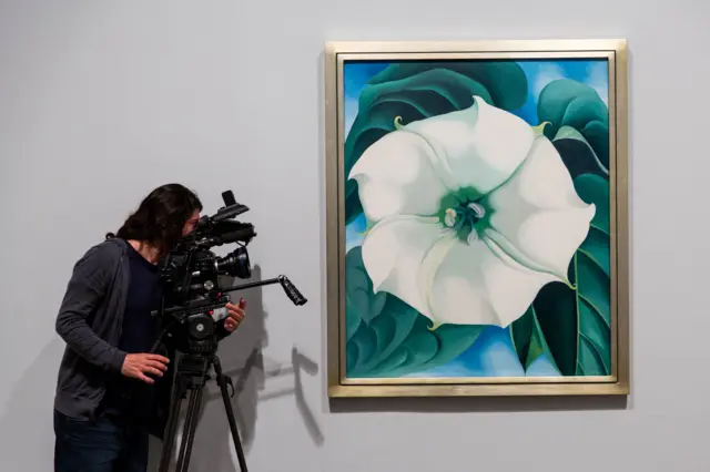 «تاتوره/گل سفید شماره ۱» اثر جورجیا اوکیف در سال ۲۰۱۴ به قیمت ۴۴ میلیون دلار فروخته شد