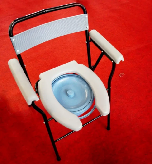 انڈین طرز کے بیت الخلا کے استعمال کی مشکلات پر قابو پانے کے لیے اس طرح کے متبادل حل استعمال کیے جا رہے ہیں