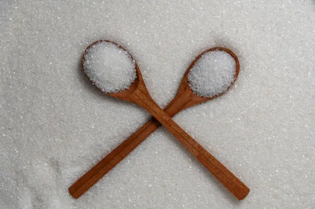 1. आपण साखर का टाळली पाहिजे ?