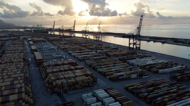 بندر جیویا تاورو