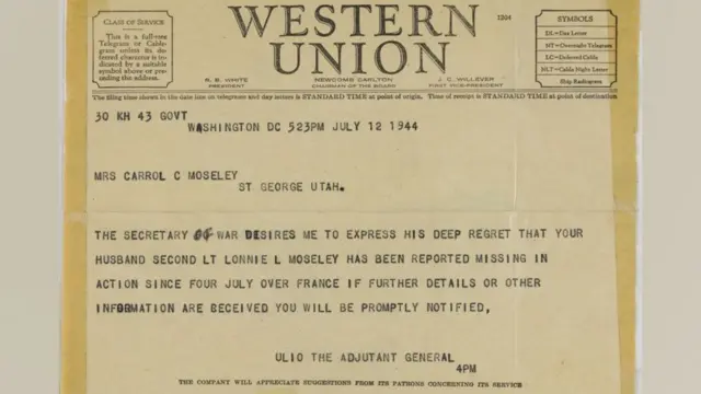 在莫斯利少尉跳伞逃生八天后,他的妻子被告知他已在战斗中失踪。