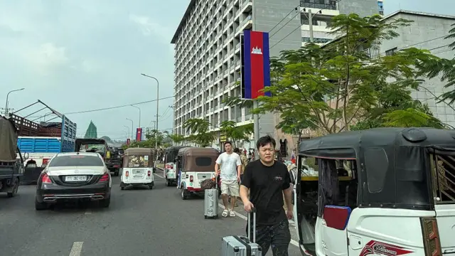 ဇန်နဝါရီ ၁၅ ရက်က စီဟာနိုမြို့မှာရှိတဲ့ ကျားဖြန့်ရုံတွေထဲကနေ ထွက်လာတဲ့ တရုတ်နိုင်ငံသား ကျားဖြန့်ဝန်ထမ်းတချို့