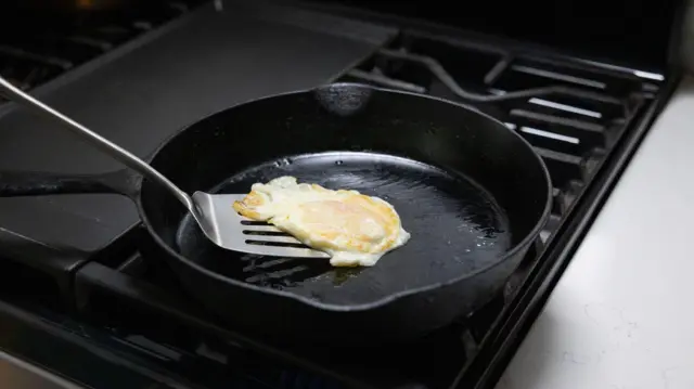 تابههای استیل یا سرامیکی «به مراتب ایمنتر» هستند