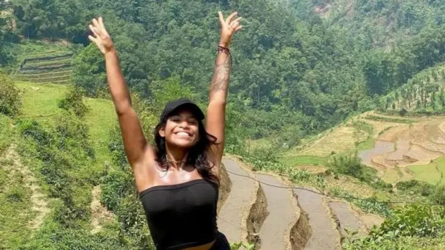 ज्युलियाना मरिन्स ज्वालामुखीत पडली