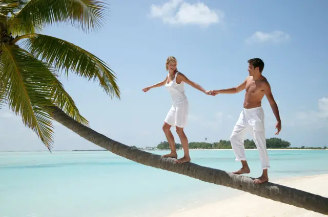 मालदीव: कधीकाळी स्वप्नात असणारा मात्र आता खरोखरंच बजेटच्या आवाक्यात आलेला 'स्वर्ग'