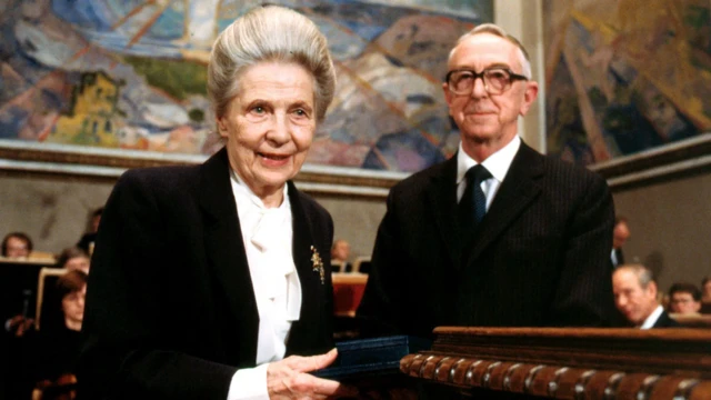 آلوا میردال نقش بهسزایی در جنبش خلع سلاح اتمی سوئد داشت