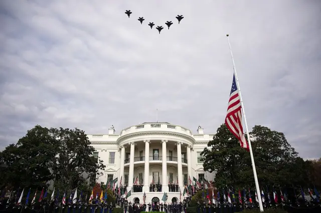 استعراض لطائرات F – 35 الأمريكية فوق البيت الأبيض أثناء زيارة محمد بن سلمان