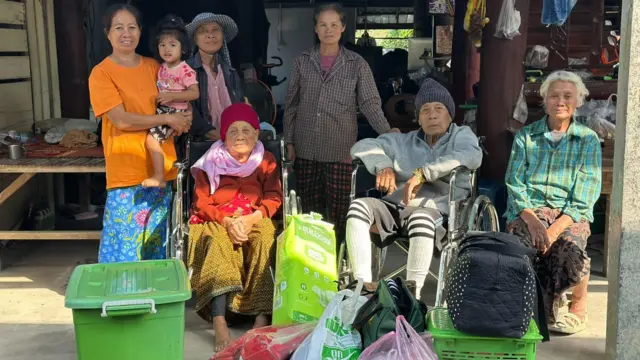 西萨卡·蓬素万表示,他和泰国边境一侧的邻居对是否撤离感到两难